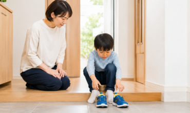 靴を履く場面